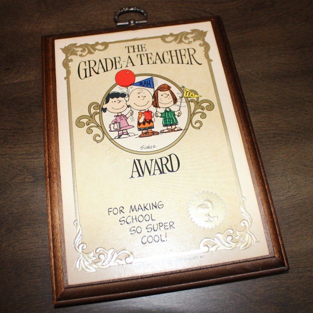 3/$88❤️vintage 1966 THE GRADE A TEACHER AWARD Peanuts wooden plaque wall decor